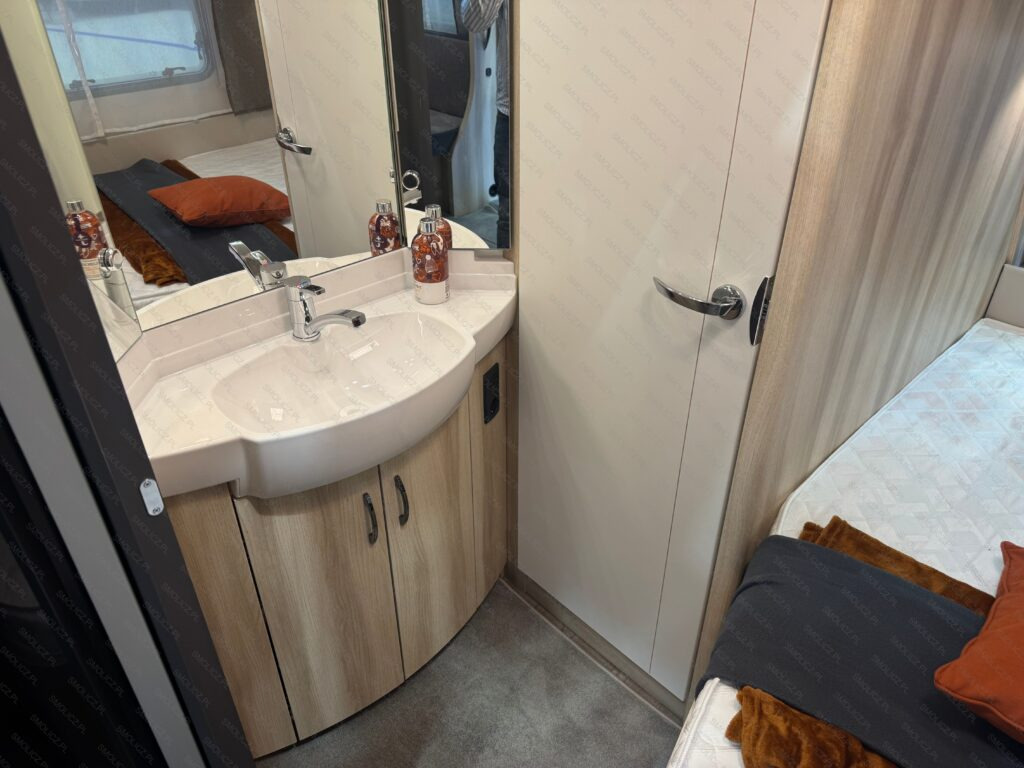 DE LUXE 460 UFe - 旅行拖车:图5 DE LUXE 460 UFe - 旅行拖车:图5