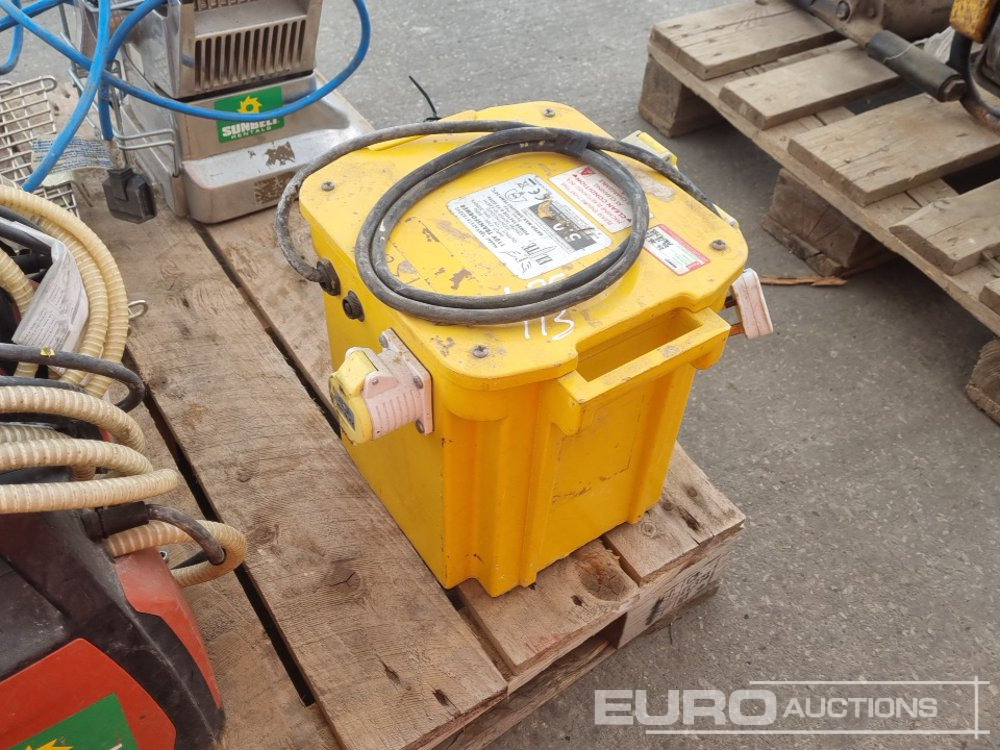 建筑设备 110Volt Transformer, 110Volt Vacuum Pump (4 of), 110Volt Hand Held Floor Sander, Cable Avoidance Tool Signal Detector：图8
