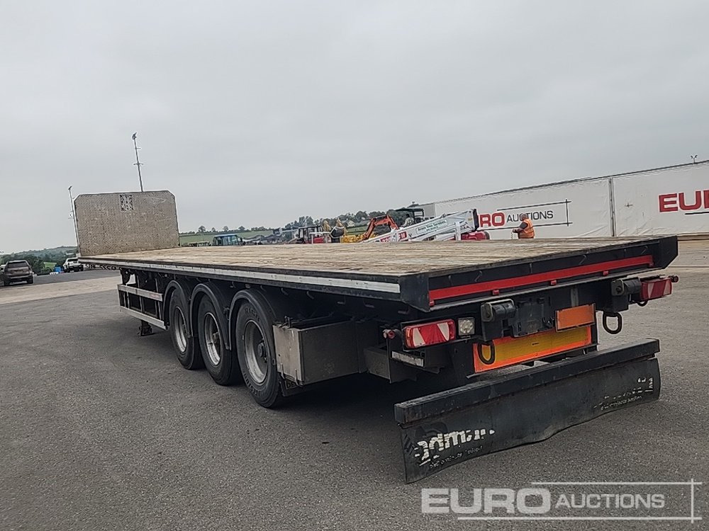 2010 Dennison 45' Tri Axle Flat Trailer, Goal Post Sockets - 栏板式/ 平板半拖车:图2 2010 Dennison 45' Tri Axle Flat Trailer, Goal Post Sockets - 栏板式/ 平板半拖车:图2