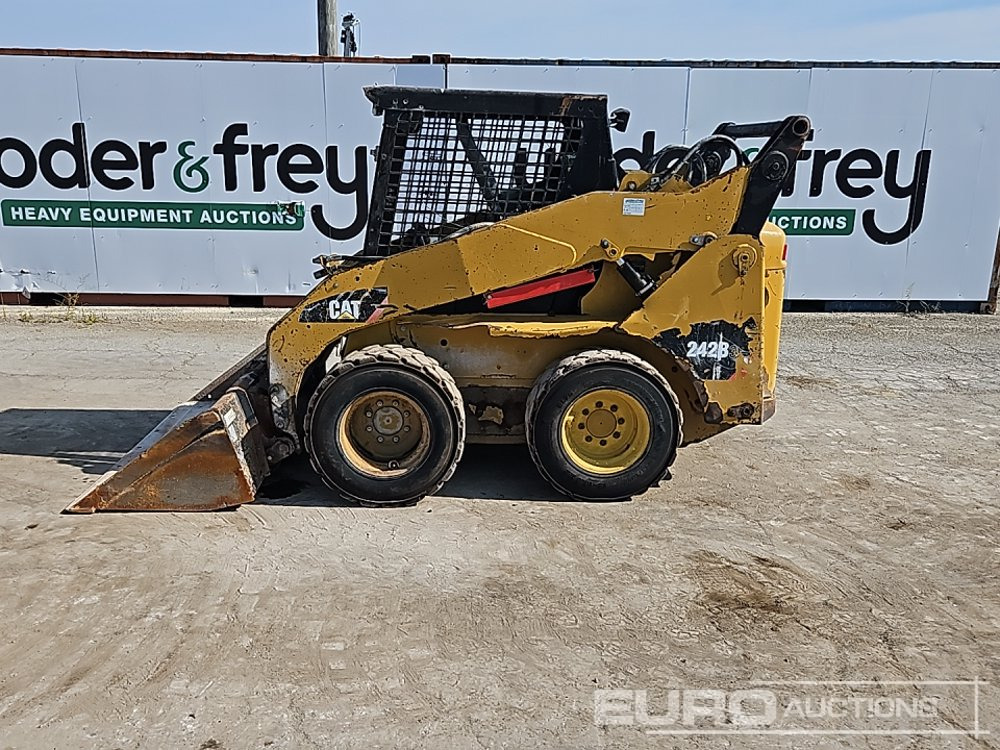 2012 CAT 242B3 - 滑移装载机:图2 2012 CAT 242B3 - 滑移装载机:图2