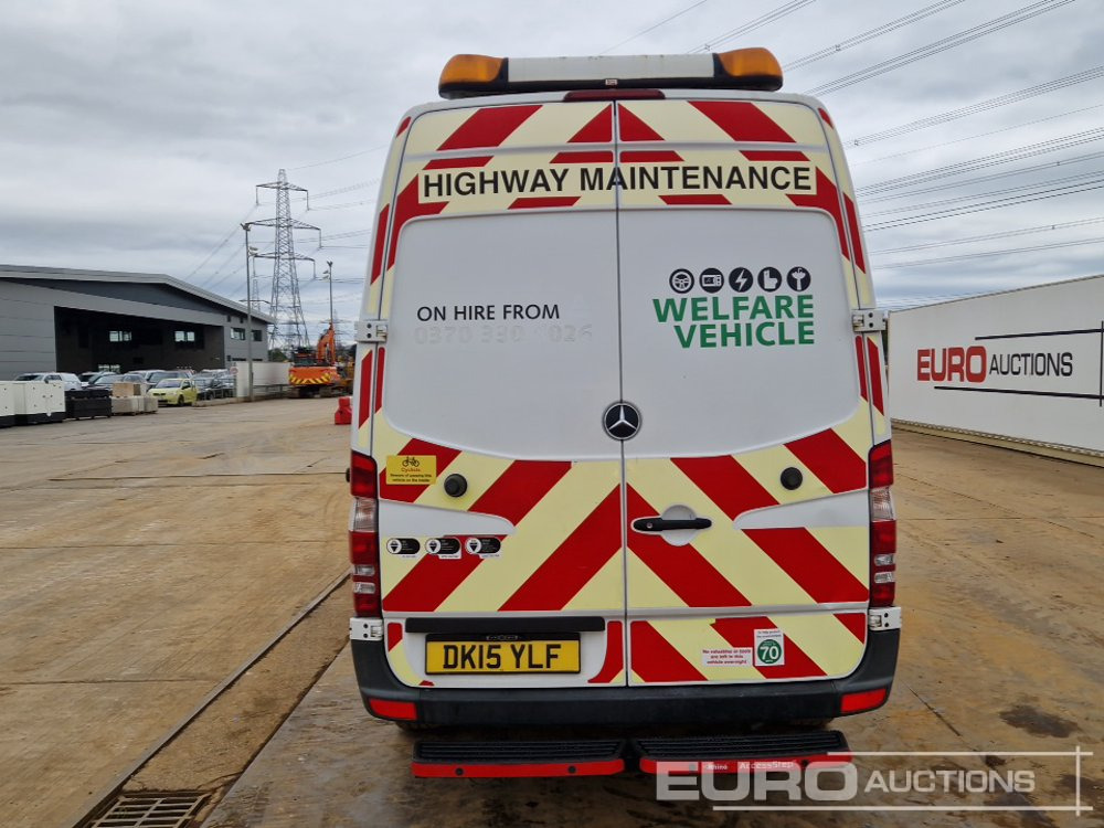 2015 Mercedes Sprinter - 康比货车, 无侧窗厢式货车:图4 2015 Mercedes Sprinter - 康比货车, 无侧窗厢式货车:图4
