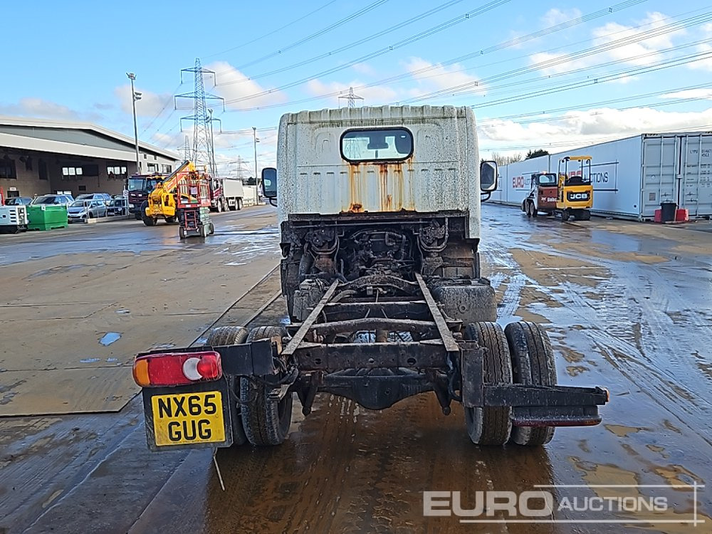 2015 Nissan NT400 - 驾驶室底盘卡车:图4 2015 Nissan NT400 - 驾驶室底盘卡车:图4