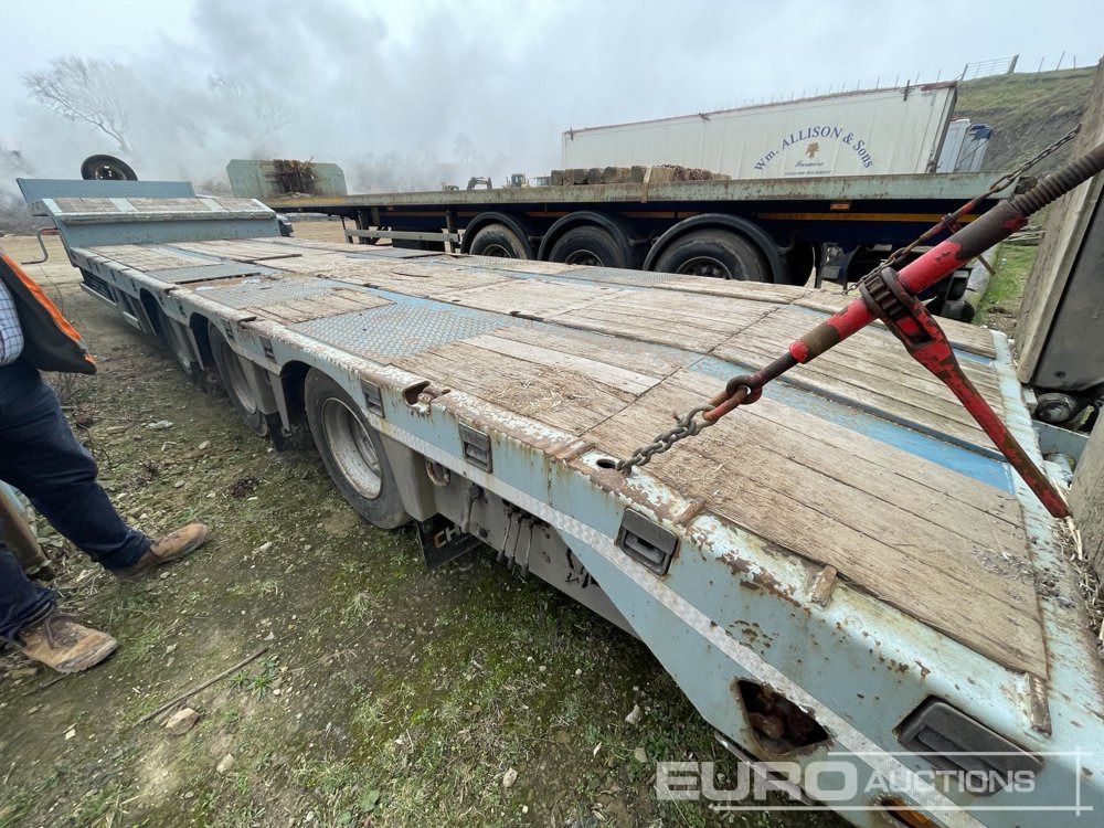 2017 Chieftain Tri Axle Stepframe Low Loader Trailer, Out Riggers, Hydraulic Fliptoe Ramps - 低装载半拖车:图5 2017 Chieftain Tri Axle Stepframe Low Loader Trailer, Out Riggers, Hydraulic Fliptoe Ramps - 低装载半拖车:图5