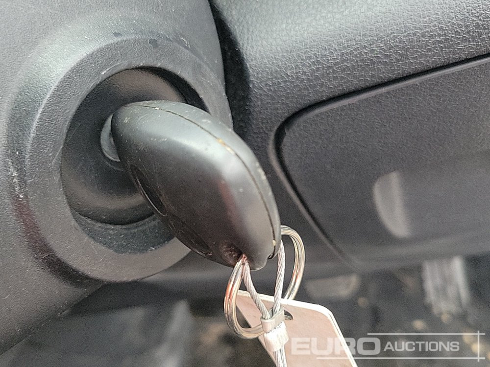小型客车 2017 Vauxhall Vivaro：图35
