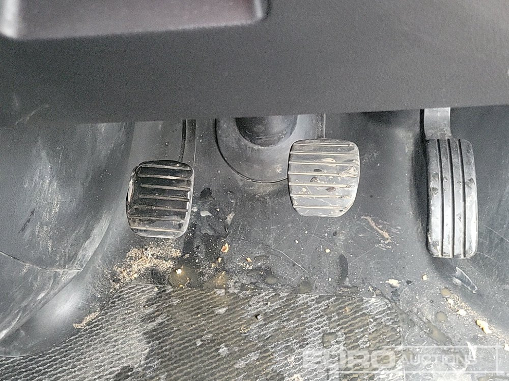 小型客车 2017 Vauxhall Vivaro：图28