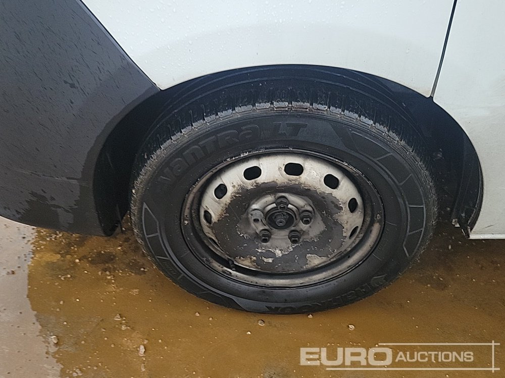 小型客车 2017 Vauxhall Vivaro：图9