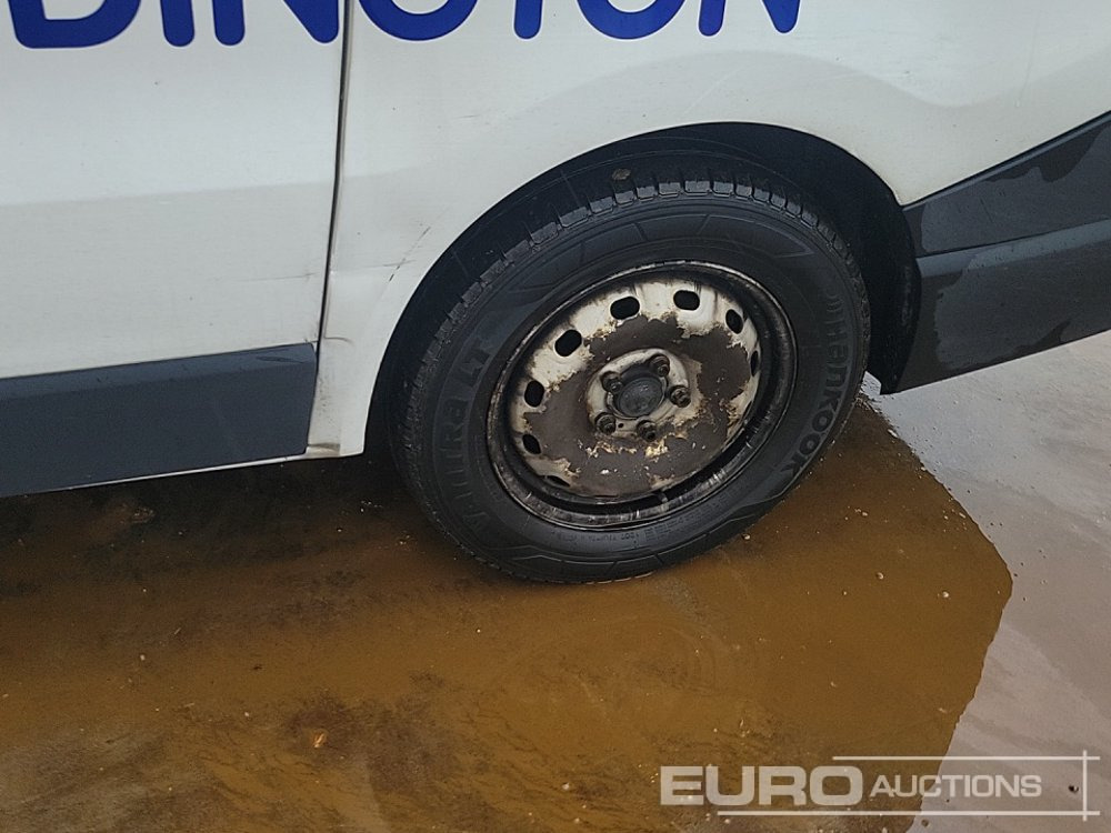 小型客车 2017 Vauxhall Vivaro：图10