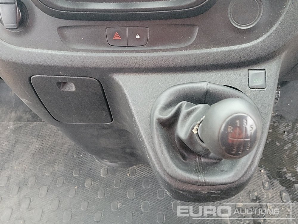 小型客车 2017 Vauxhall Vivaro：图30