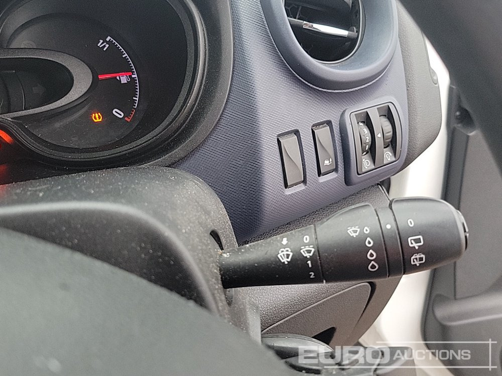 小型客车 2017 Vauxhall Vivaro：图32