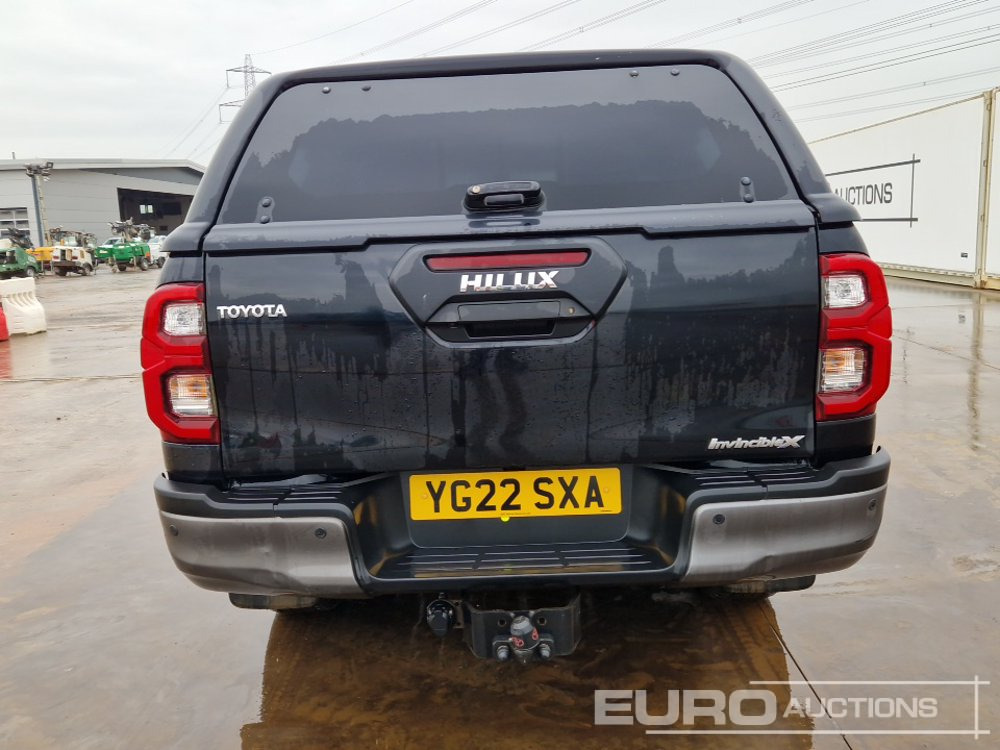 2022 Toyota Hilux Invincible X - 皮卡车:图4 2022 Toyota Hilux Invincible X - 皮卡车:图4
