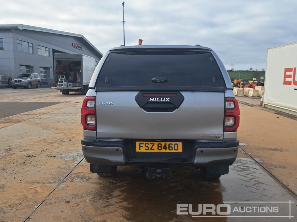 2022 Toyota Hilux Invincible X - 皮卡车:图4 2022 Toyota Hilux Invincible X - 皮卡车:图4
