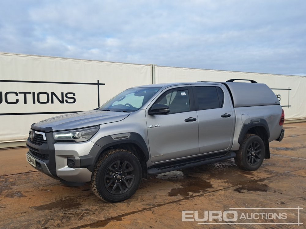 2022 Toyota Hilux Invincible X - 皮卡车:图1 2022 Toyota Hilux Invincible X - 皮卡车:图1