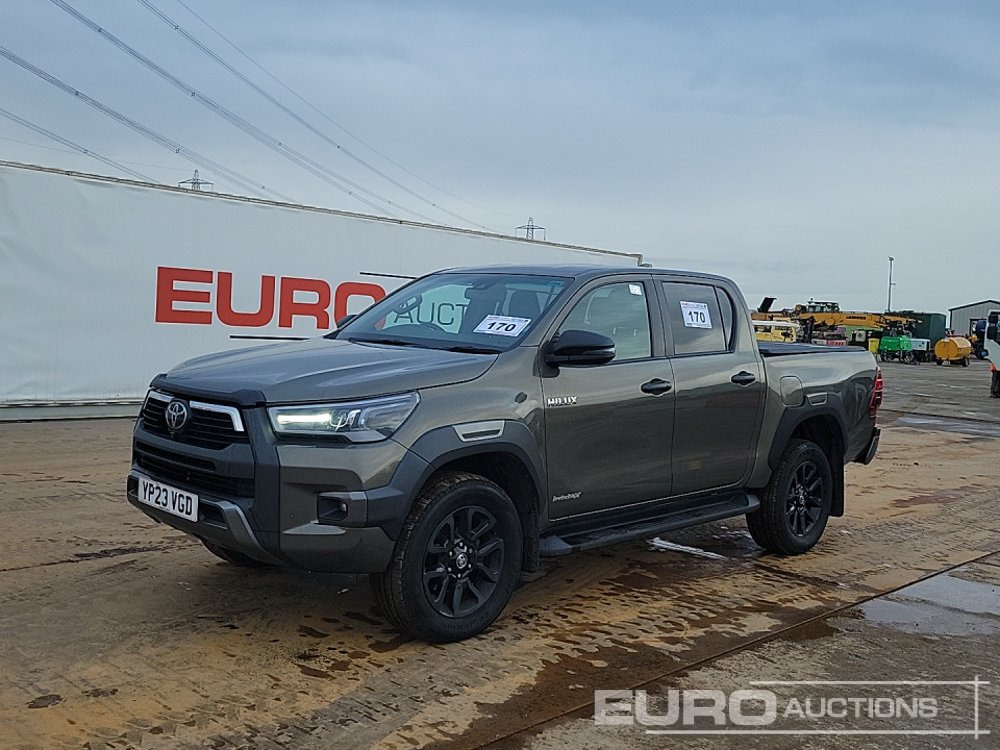2023 Toyota Hilux Invincible X - 皮卡车:图1 2023 Toyota Hilux Invincible X - 皮卡车:图1