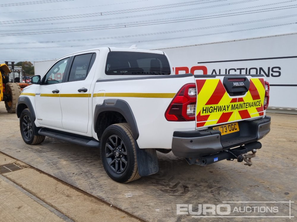 2023 Toyota Hilux Invincible X - 皮卡车:图3 2023 Toyota Hilux Invincible X - 皮卡车:图3