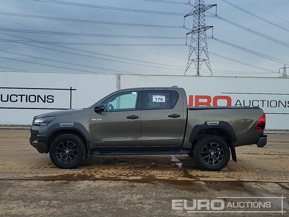 2023 Toyota Hilux Invincible X - 皮卡车:图2 2023 Toyota Hilux Invincible X - 皮卡车:图2