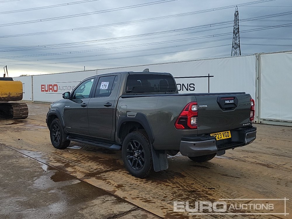2023 Toyota Hilux Invincible X - 皮卡车:图3 2023 Toyota Hilux Invincible X - 皮卡车:图3