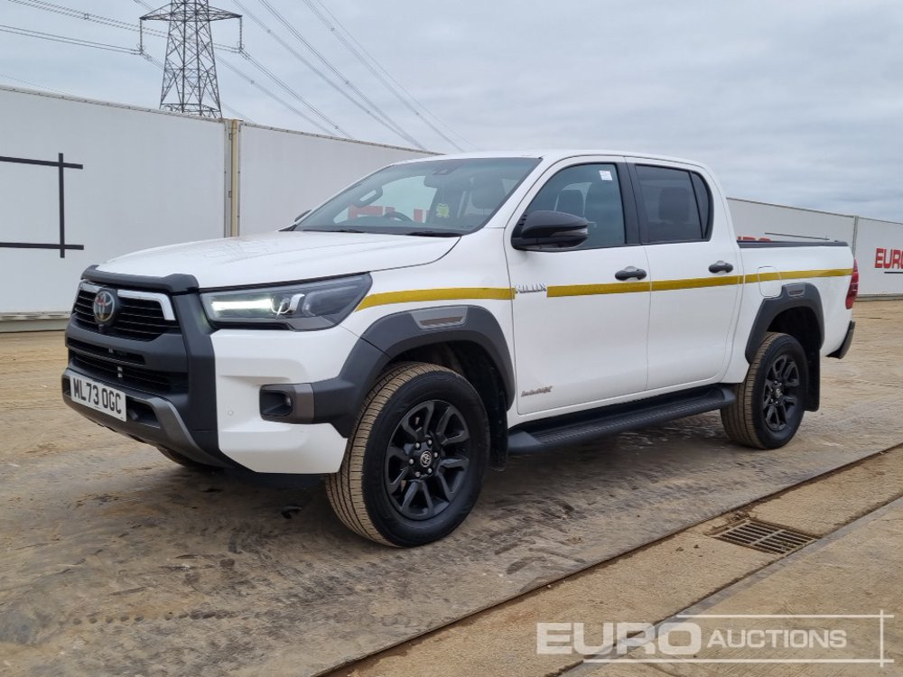 2023 Toyota Hilux Invincible X - 皮卡车:图1 2023 Toyota Hilux Invincible X - 皮卡车:图1