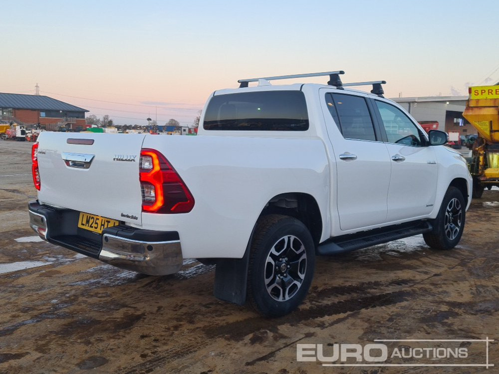 2025 Toyota Hilux Invincible - 皮卡车:图5 2025 Toyota Hilux Invincible - 皮卡车:图5