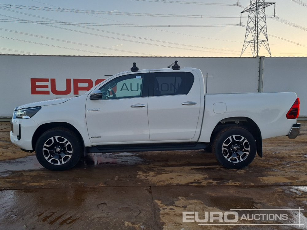 2025 Toyota Hilux Invincible - 皮卡车:图2 2025 Toyota Hilux Invincible - 皮卡车:图2