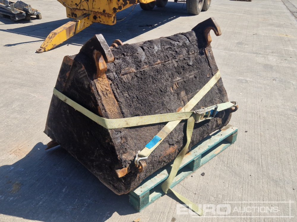 48" Loading Bucket to suit Telehandler, 16", 16", 12", 8" Digging Bucket 30-45mm Pin to suit Mini-6 Ton Excavator - 铲斗:图3 48" Loading Bucket to suit Telehandler, 16", 16", 12", 8" Digging Bucket 30-45mm Pin to suit Mini-6 Ton Excavator - 铲斗:图3