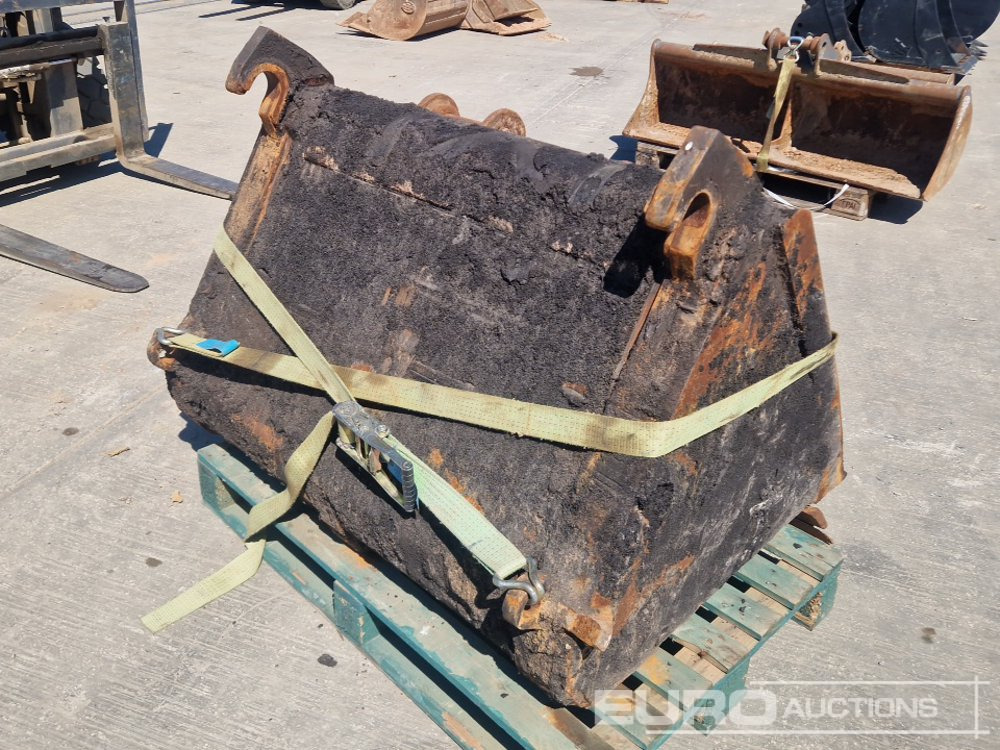 48" Loading Bucket to suit Telehandler, 16", 16", 12", 8" Digging Bucket 30-45mm Pin to suit Mini-6 Ton Excavator - 铲斗:图5 48" Loading Bucket to suit Telehandler, 16", 16", 12", 8" Digging Bucket 30-45mm Pin to suit Mini-6 Ton Excavator - 铲斗:图5