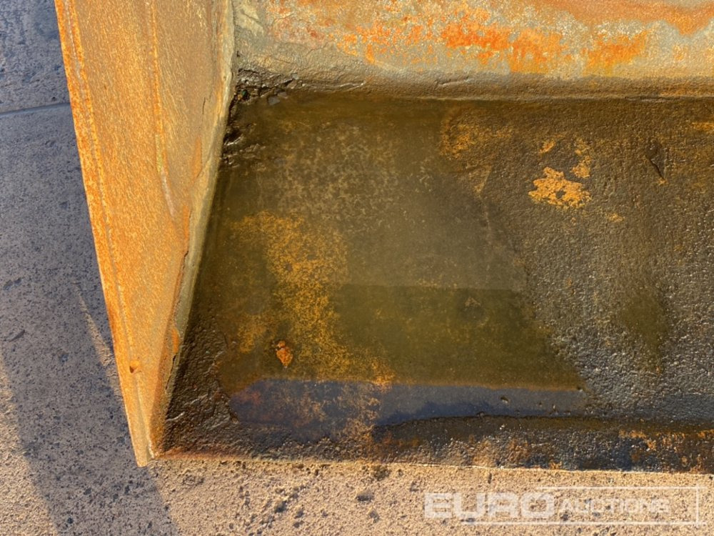 80" Front Loading Bucket to suit Manitou Telehandler - 铲斗:图5 80" Front Loading Bucket to suit Manitou Telehandler - 铲斗:图5