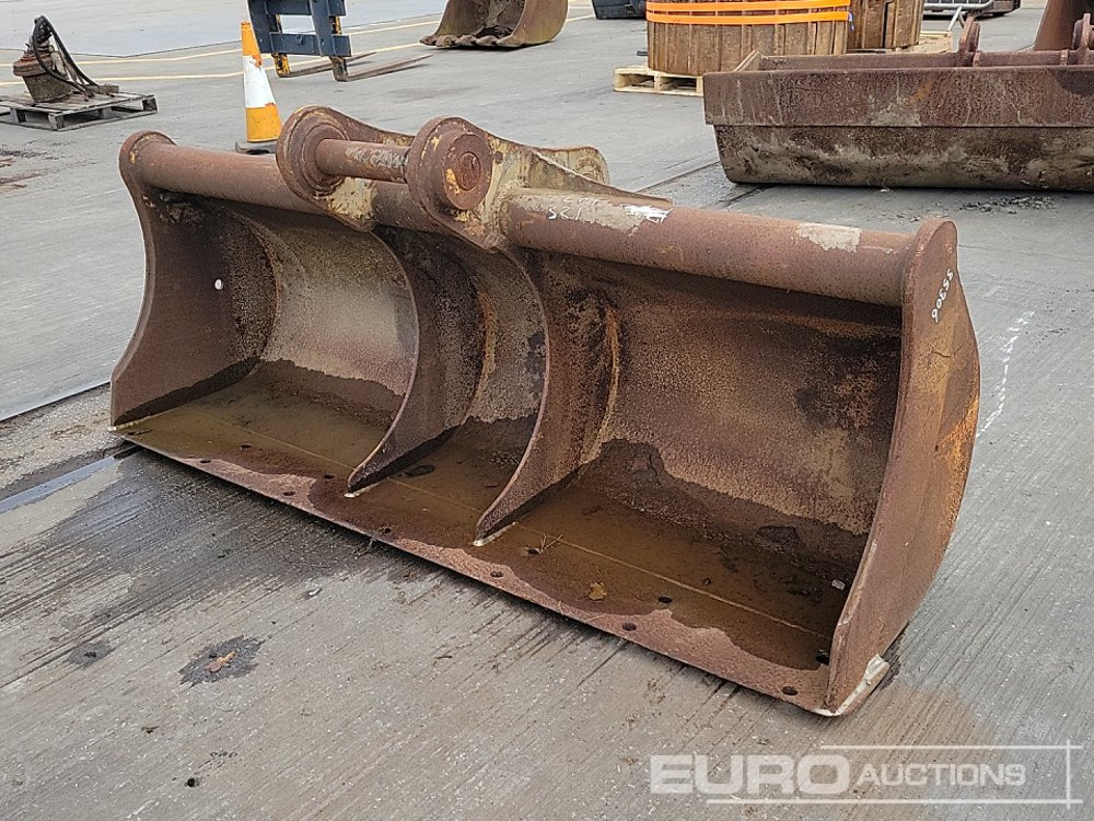 82" Ditching Bucket 70mm Pin to suit 14-18 Ton Excavator - 铲斗:图1 82" Ditching Bucket 70mm Pin to suit 14-18 Ton Excavator - 铲斗:图1