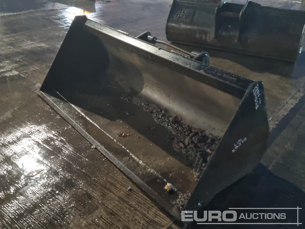 90" Loading Bucket to suit Manitou Telehandler - 铲斗:图1 90" Loading Bucket to suit Manitou Telehandler - 铲斗:图1