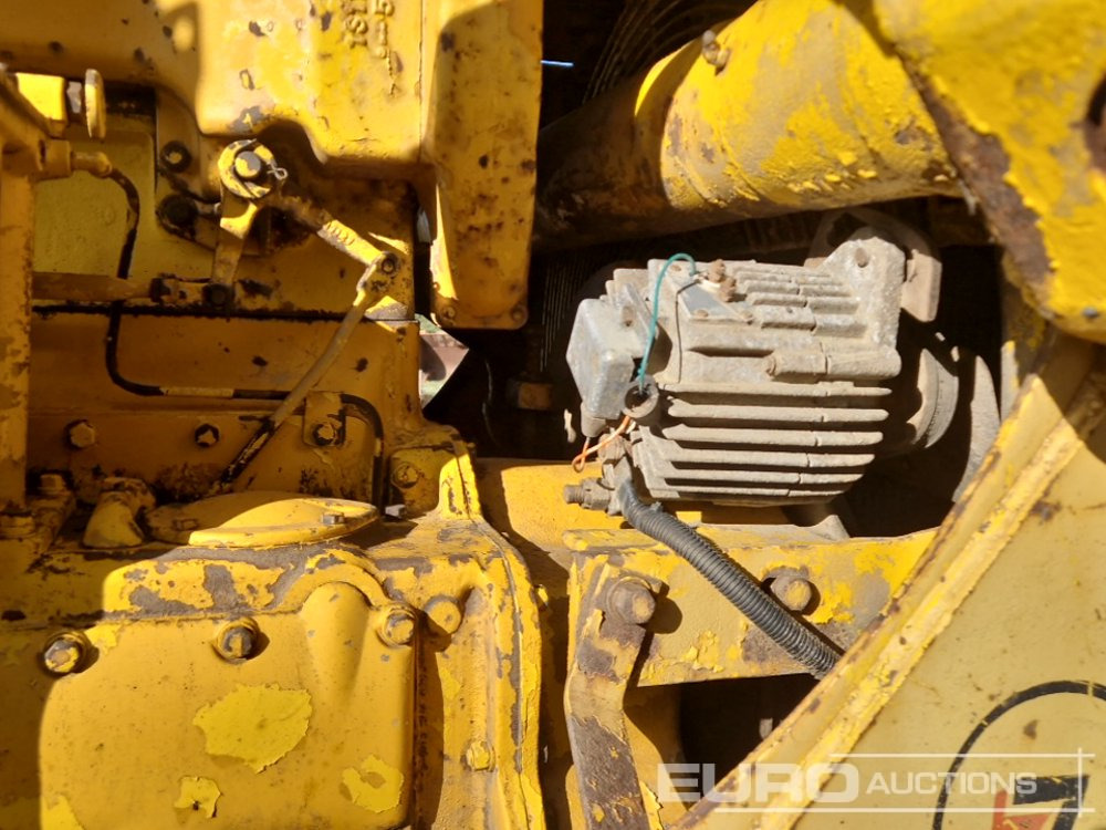 推土机 CAT D7：图24