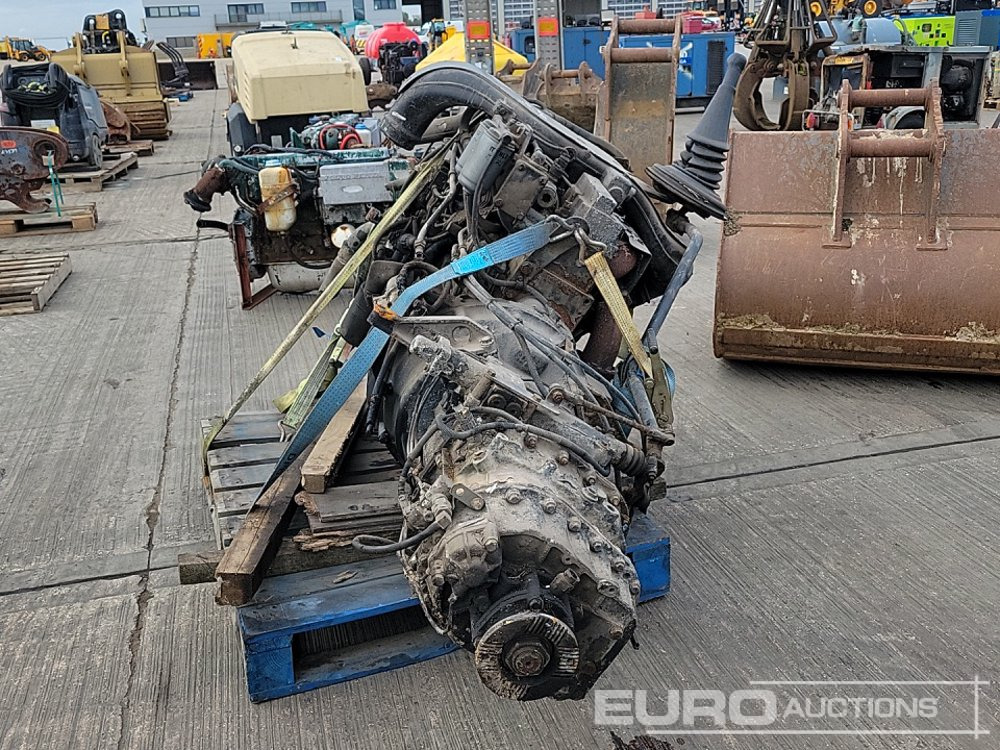 MAN 6 Cylinder Engine, Gearbox - 发动机:图4 MAN 6 Cylinder Engine, Gearbox - 发动机:图4