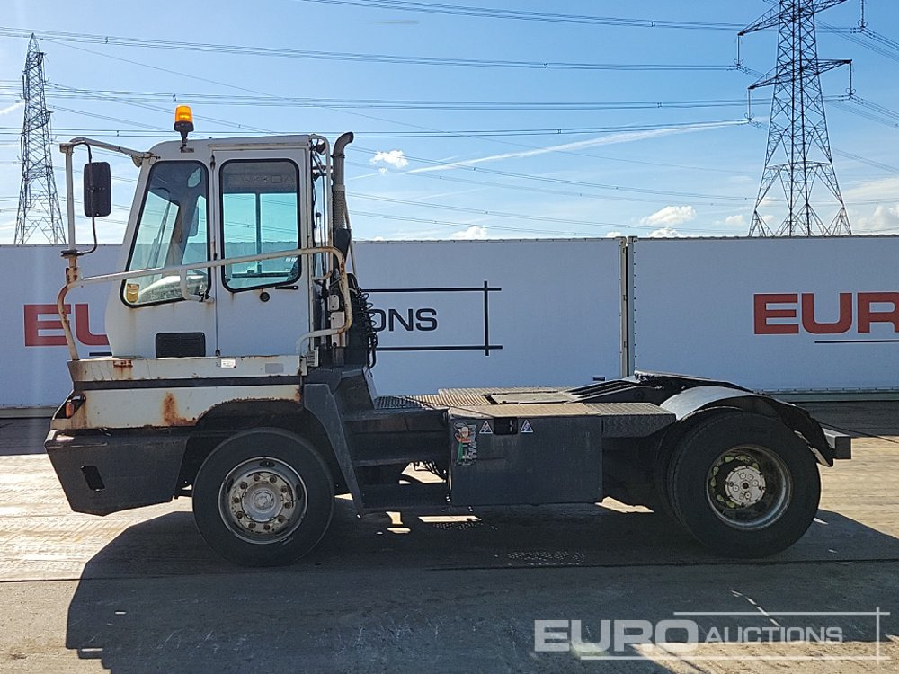 Terberg YT182 - 码头牵引车:图2 Terberg YT182 - 码头牵引车:图2