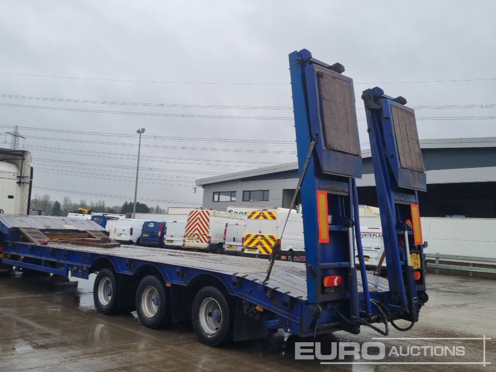 Tirsan Tri Axle Step Frame Low Loader Trailer, Neck Ramps, Out Riggers, Hydraulic Flip Toe Ramps - 低装载半拖车:图3 Tirsan Tri Axle Step Frame Low Loader Trailer, Neck Ramps, Out Riggers, Hydraulic Flip Toe Ramps - 低装载半拖车:图3