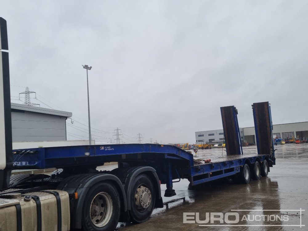 Tirsan Tri Axle Step Frame Low Loader Trailer, Neck Ramps, Out Riggers, Hydraulic Flip Toe Ramps - 低装载半拖车:图1 Tirsan Tri Axle Step Frame Low Loader Trailer, Neck Ramps, Out Riggers, Hydraulic Flip Toe Ramps - 低装载半拖车:图1