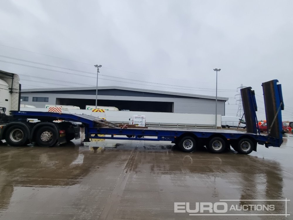 Tirsan Tri Axle Step Frame Low Loader Trailer, Neck Ramps, Out Riggers, Hydraulic Flip Toe Ramps - 低装载半拖车:图2 Tirsan Tri Axle Step Frame Low Loader Trailer, Neck Ramps, Out Riggers, Hydraulic Flip Toe Ramps - 低装载半拖车:图2