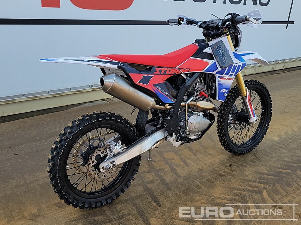 Unused 2025 Apollo Storm 300cc Motorcross Bike, 21" Front, 18" Rear Tyres, Electric Start, Air Cooled, Hydraulic Suspension, Disc Brakes, Lighting Kit (UNASSEMBLED) - 摩托车:图5 Unused 2025 Apollo Storm 300cc Motorcross Bike, 21" Front, 18" Rear Tyres, Electric Start, Air Cooled, Hydraulic Suspension, Disc Brakes, Lighting Kit (UNASSEMBLED) - 摩托车:图5
