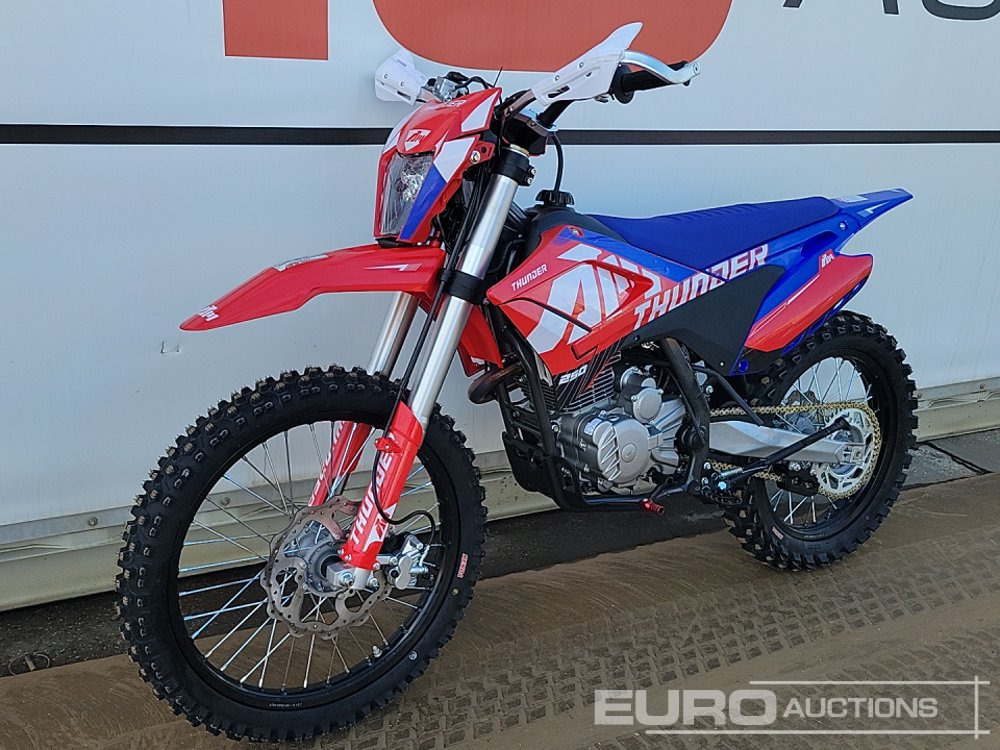 Unused 2025 Apollo Thunder 250cc Motorcross Bike, 21" Front, 18" Rear Tyres, Electric Start, Air Cooled, Hydraulic Suspension, Disc Brakes, Lighting Kit (UNASSEMBLED) - 摩托车:图1 Unused 2025 Apollo Thunder 250cc Motorcross Bike, 21" Front, 18" Rear Tyres, Electric Start, Air Cooled, Hydraulic Suspension, Disc Brakes, Lighting Kit (UNASSEMBLED) - 摩托车:图1