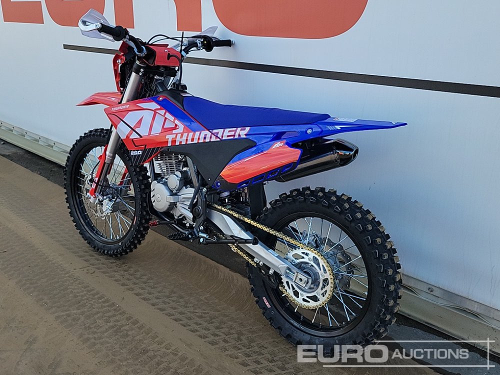 Unused 2025 Apollo Thunder 250cc Motorcross Bike, 21" Front, 18" Rear Tyres, Electric Start, Air Cooled, Hydraulic Suspension, Disc Brakes, Lighting Kit (UNASSEMBLED) - 摩托车:图3 Unused 2025 Apollo Thunder 250cc Motorcross Bike, 21" Front, 18" Rear Tyres, Electric Start, Air Cooled, Hydraulic Suspension, Disc Brakes, Lighting Kit (UNASSEMBLED) - 摩托车:图3