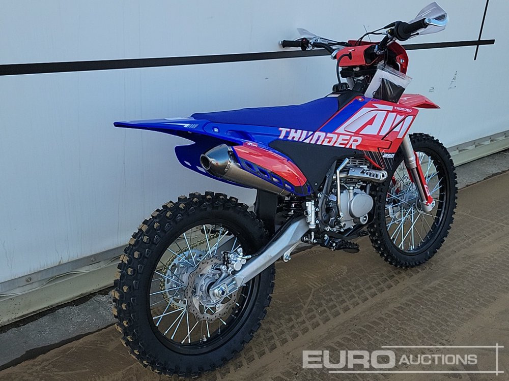 Unused 2025 Apollo Thunder 250cc Motorcross Bike, 21" Front, 18" Rear Tyres, Electric Start, Air Cooled, Hydraulic Suspension, Disc Brakes, Lighting Kit (UNASSEMBLED) - 摩托车:图4 Unused 2025 Apollo Thunder 250cc Motorcross Bike, 21" Front, 18" Rear Tyres, Electric Start, Air Cooled, Hydraulic Suspension, Disc Brakes, Lighting Kit (UNASSEMBLED) - 摩托车:图4