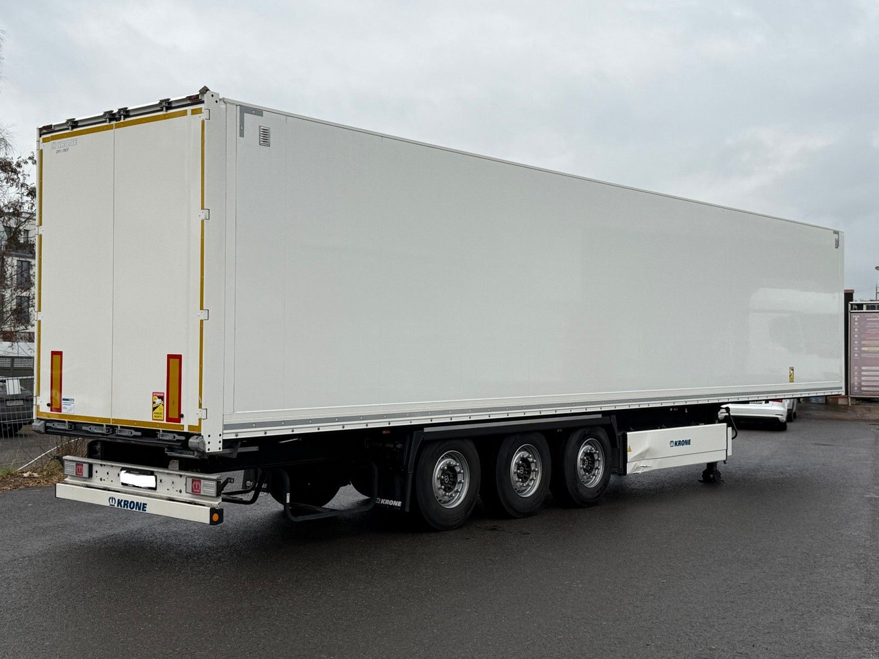 Krone SD/KOFFER/LIFTACHSE - 封闭厢式半拖车:图4 Krone SD/KOFFER/LIFTACHSE - 封闭厢式半拖车:图4
