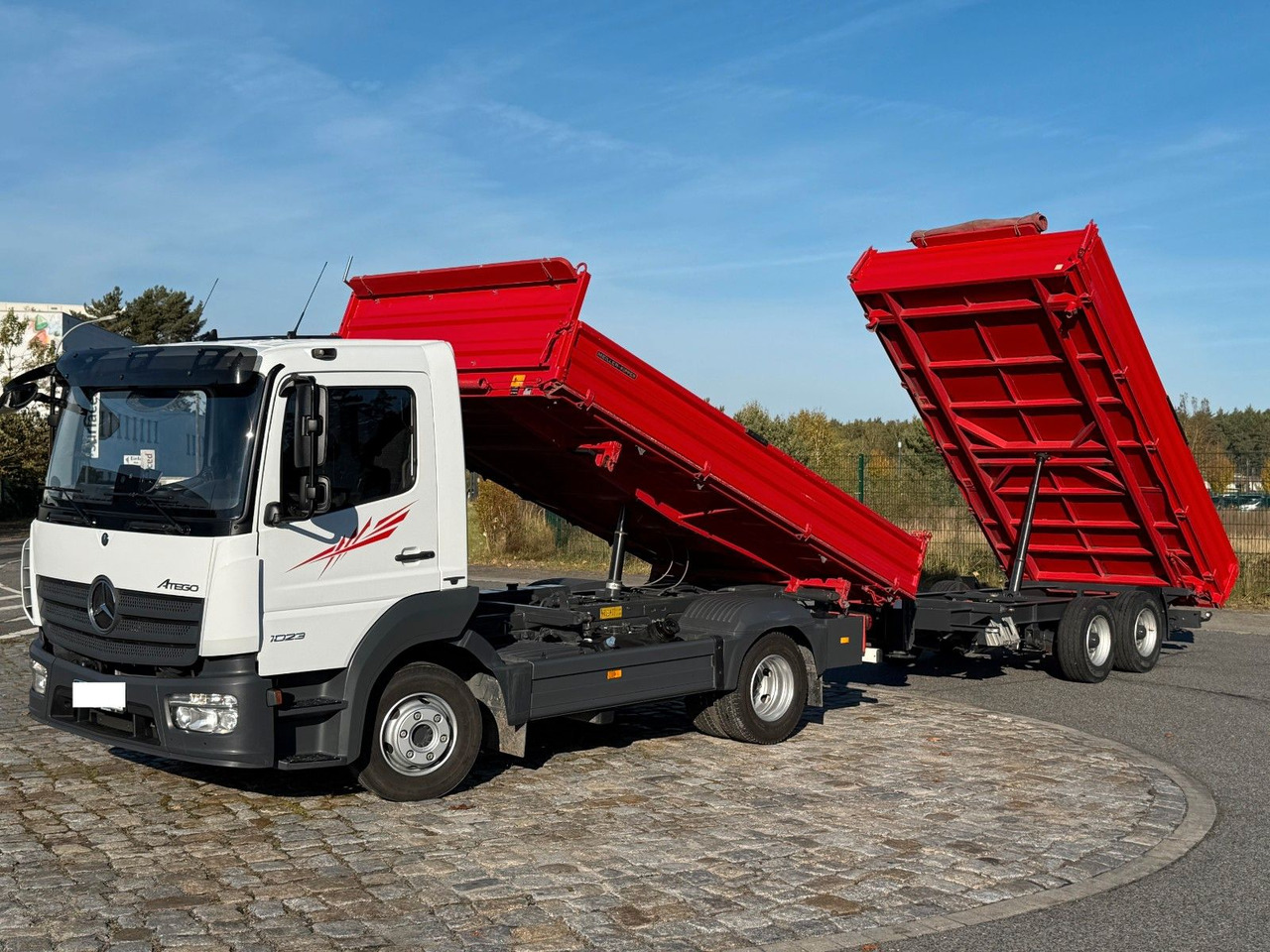Mercedes-Benz Atego 1023 + Anhänger Dreiseitenkipper - 翻斗车:图1 Mercedes-Benz Atego 1023 + Anhänger Dreiseitenkipper - 翻斗车:图1