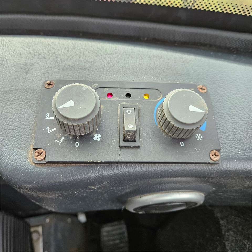 滑移装载机 Bernards W1600C：图17