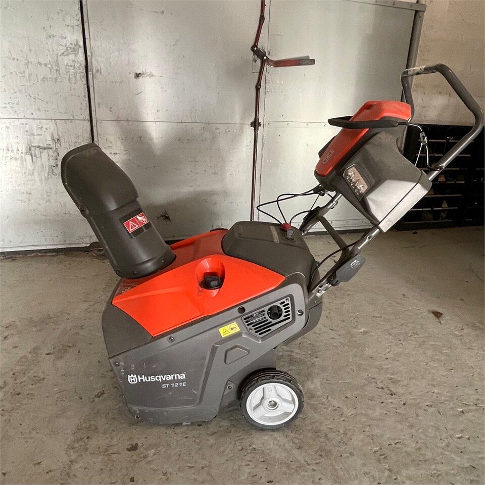 Husqvarna ST 121 E - 园林设备:图2 Husqvarna ST 121 E - 园林设备:图2