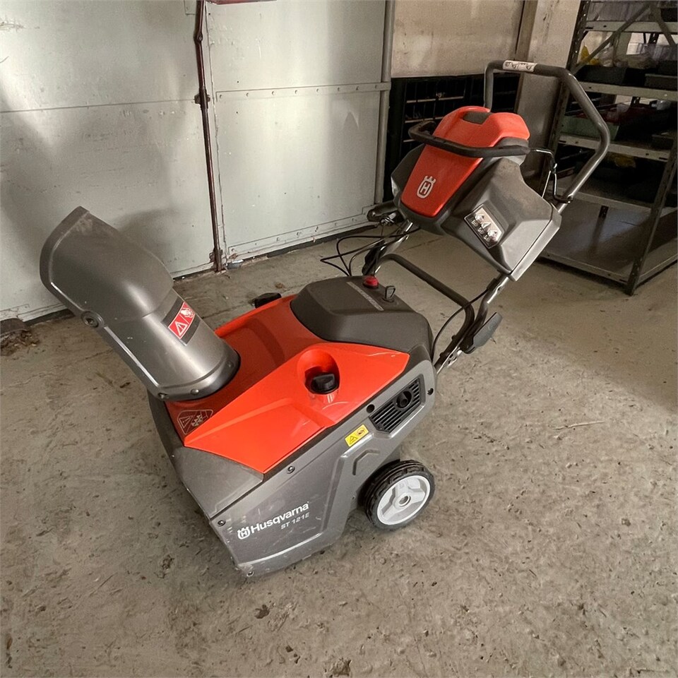 Husqvarna ST 121 E - 园林设备:图1 Husqvarna ST 121 E - 园林设备:图1