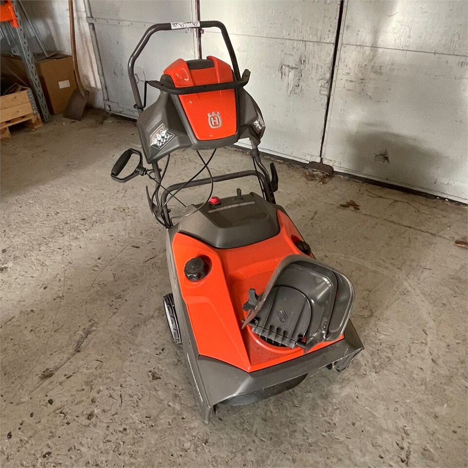 Husqvarna ST 121 E - 园林设备:图3 Husqvarna ST 121 E - 园林设备:图3
