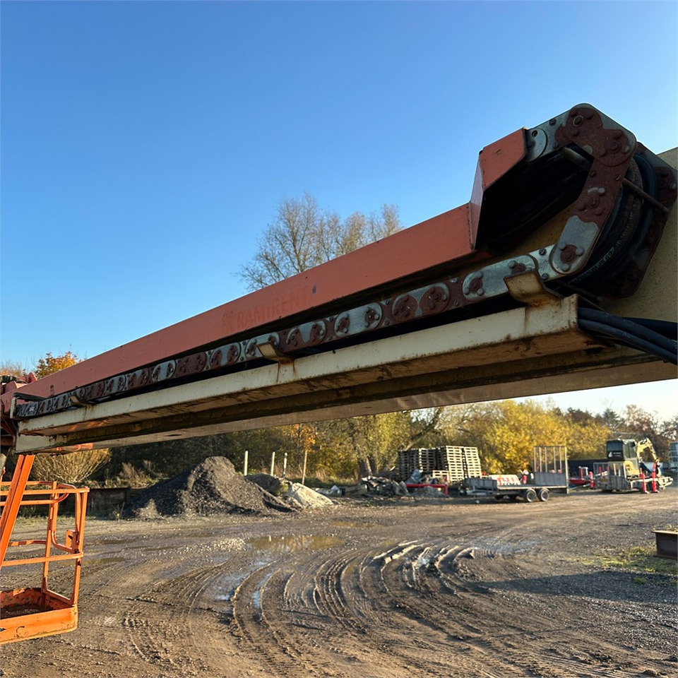 伸缩臂 JLG 460 SJ：图23