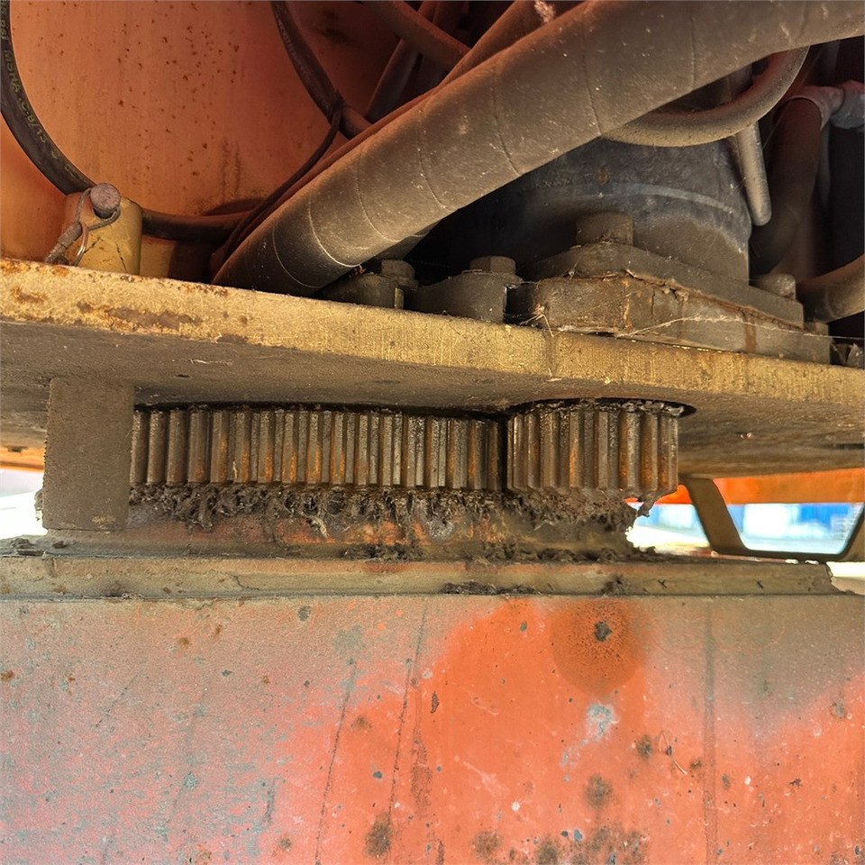 伸缩臂 JLG 460 SJ：图24