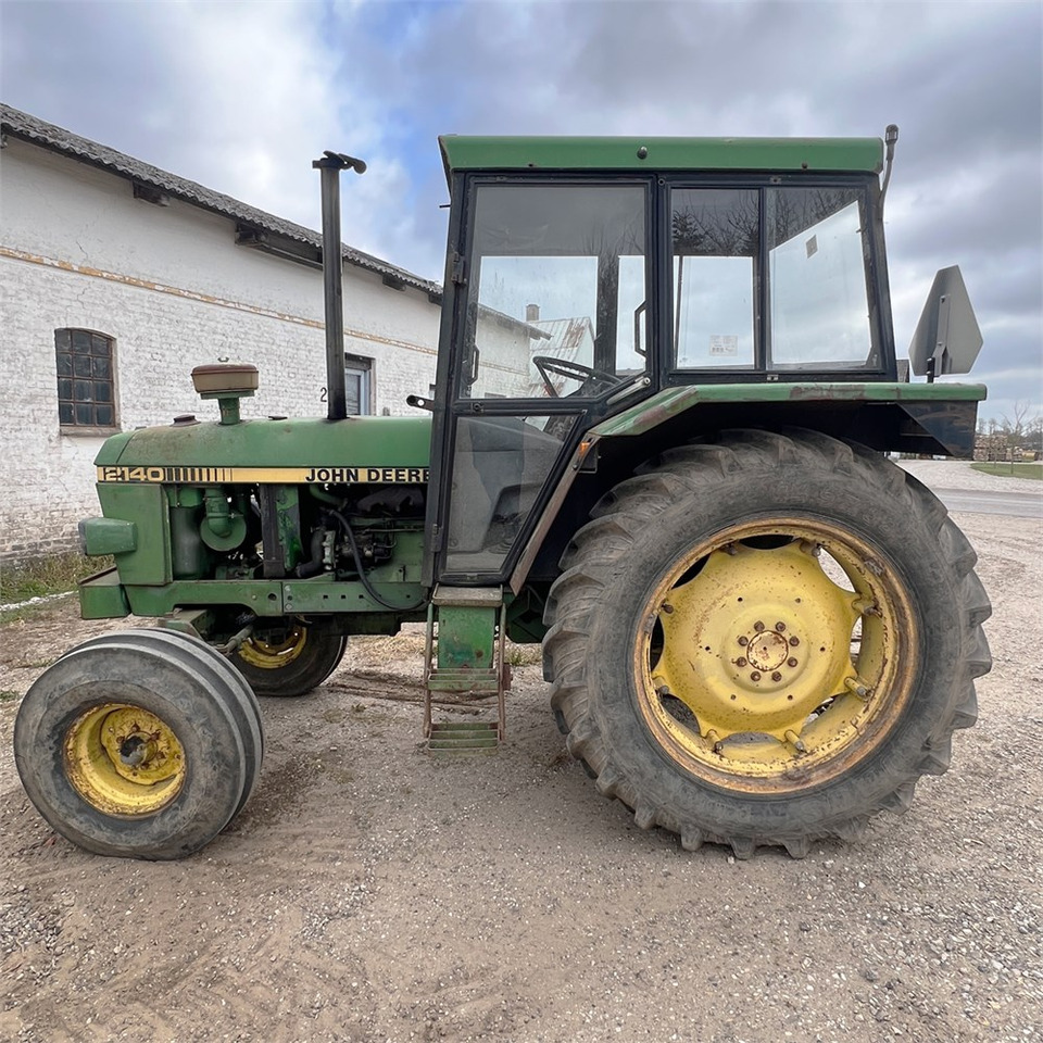 John Deere 2140 - 拖拉机:图2 John Deere 2140 - 拖拉机:图2