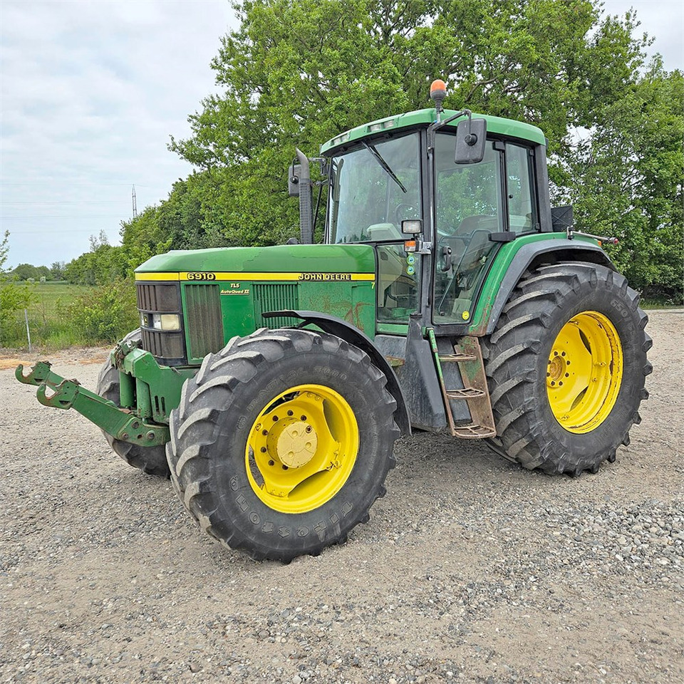 John Deere 6910 - 拖拉机:图1 John Deere 6910 - 拖拉机:图1