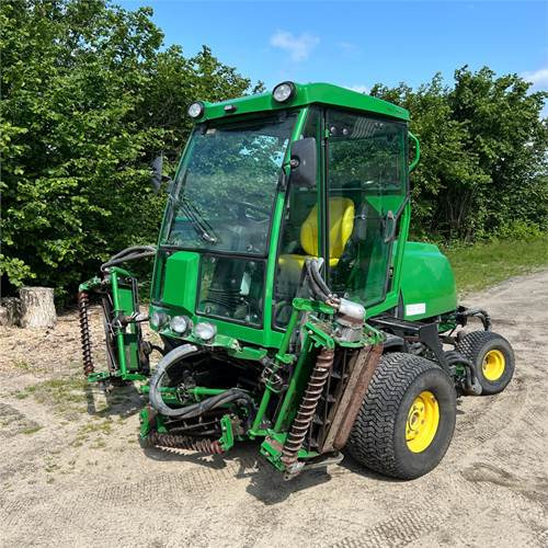 John Deere 8700 PC FM - 园林割草机:图1 John Deere 8700 PC FM - 园林割草机:图1