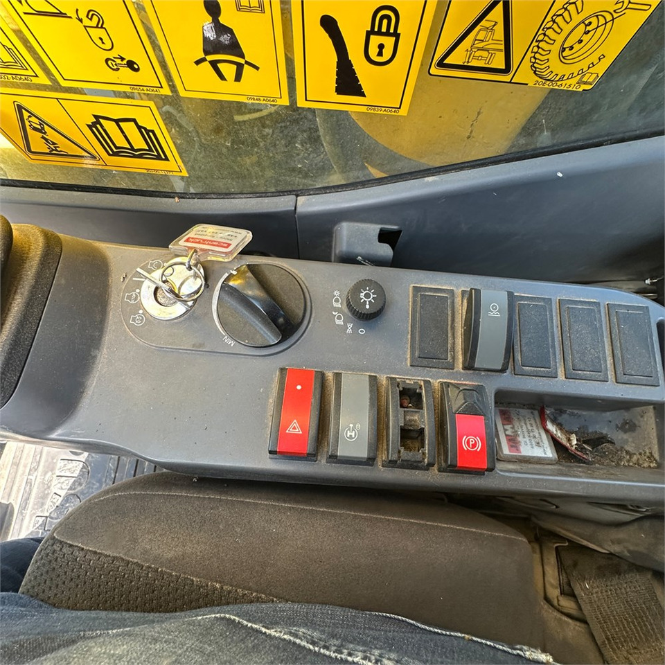 轮式挖掘机 Komatsu PW148-11：图39